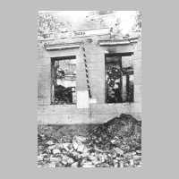 001-0075 Teilansicht des zerstoerten Rathauses im 1. Weltkrieg.jpg